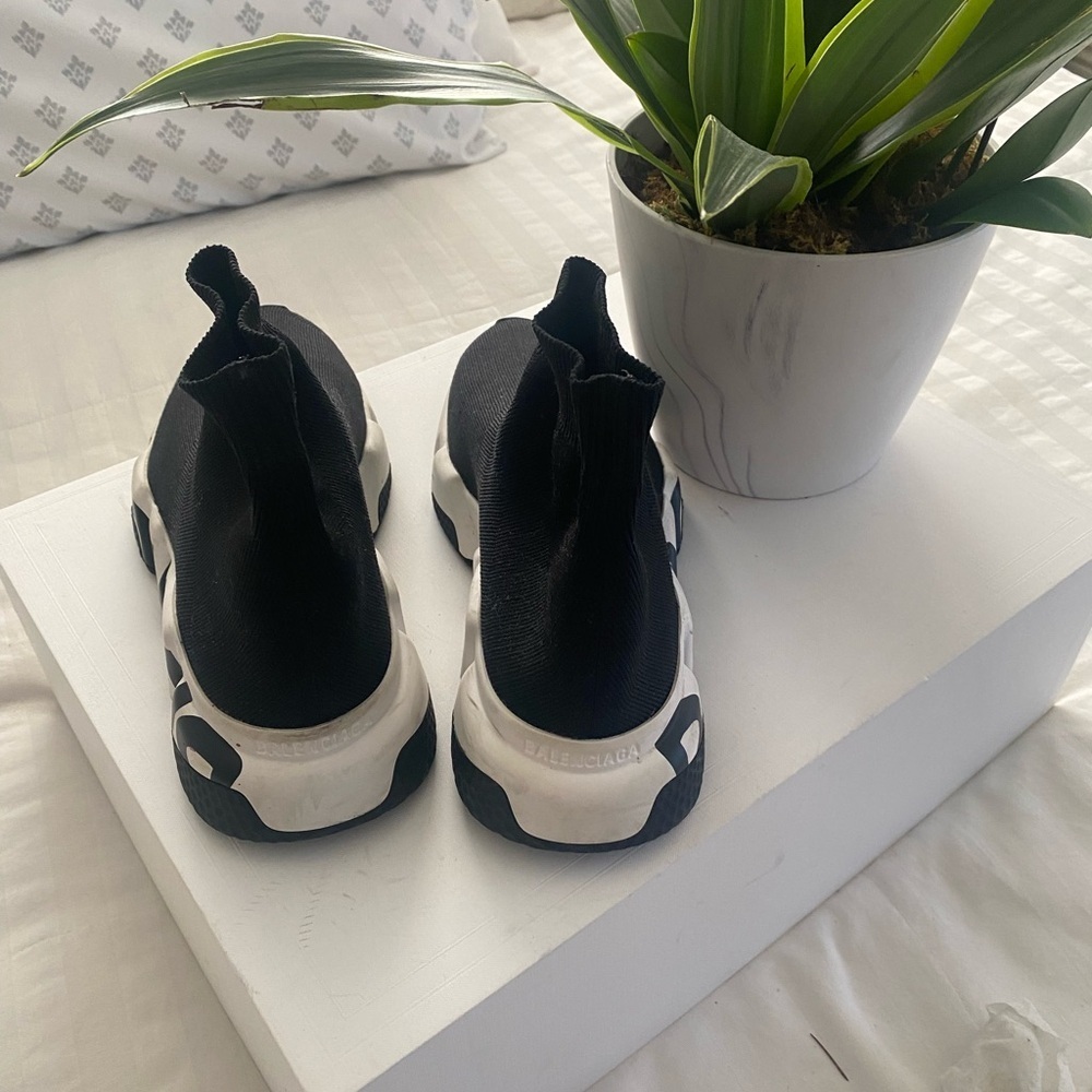AUTHENTIC Balenciaga speed graffiti Trainers - Picture 2 of 12